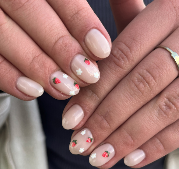 5 идей трендового маникюра на короткие ногти. &quot;Дорогие&quot; дизайны для всех возрастов