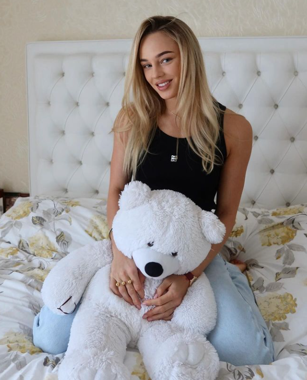 Яскраві фото і факти з особистого життя Дар'ї Білодід, яка покинула ОІ-2024 через скандал