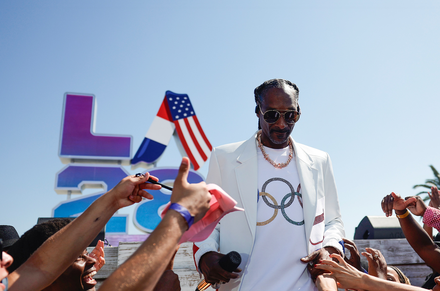 Біллі Айліш та Red Hot Chili Peppers феєрично закрили Олімпійські ігри (відео)