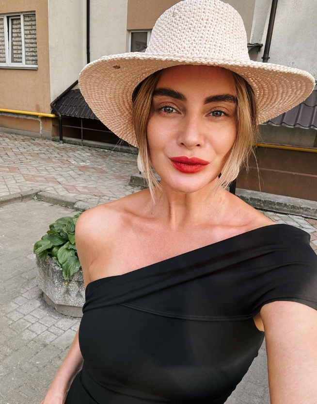 Звезда &quot;Довбуша&quot; впервые рассказал о сыновьях и красавице-жене: как выглядит избранница актера