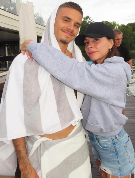 50-летняя Виктория Бекхэм очаровала &quot;честными&quot; фото в мини-шортах