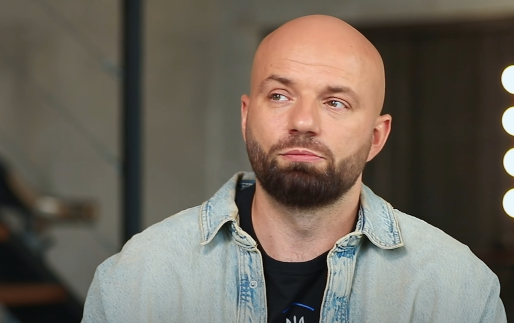 Слава Демин ошарашил признанием о маме: ходит на митинги за Путина и требовала алименты