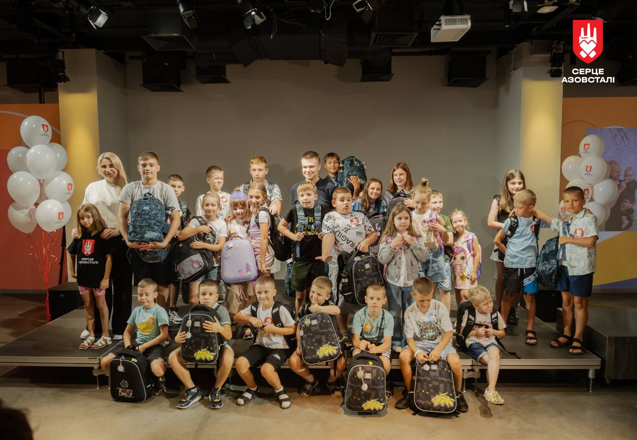 &quot;Сердце Азовстали&quot; Ахметова подарило более 1000 рюкзаков и праздник для детей героев Мариуполя
