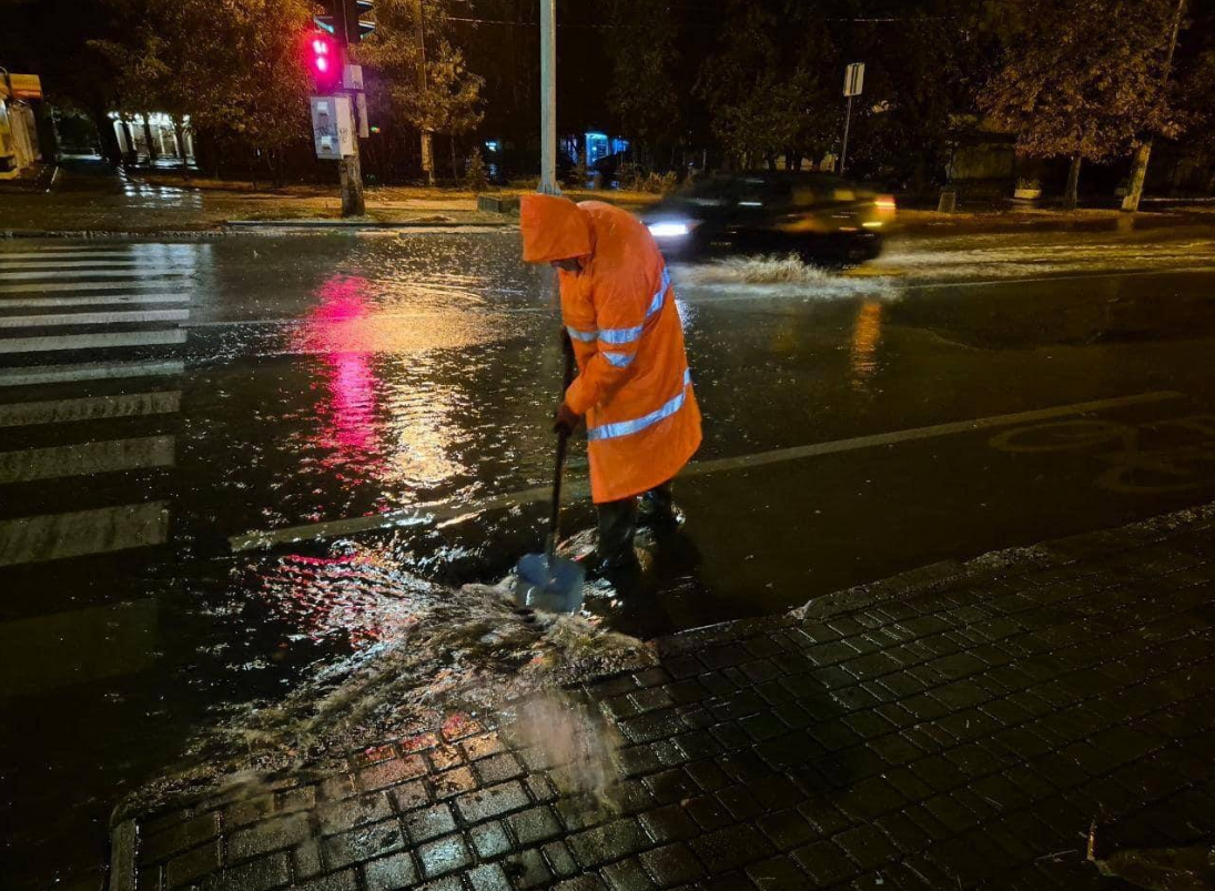 "Выпало почти 70% месячной нормы осадков". Как непогода наделала беды в Одессе (фото, видео)