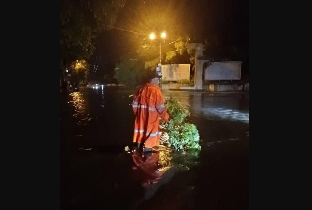 "Выпало почти 70% месячной нормы осадков". Как непогода наделала беды в Одессе (фото, видео)