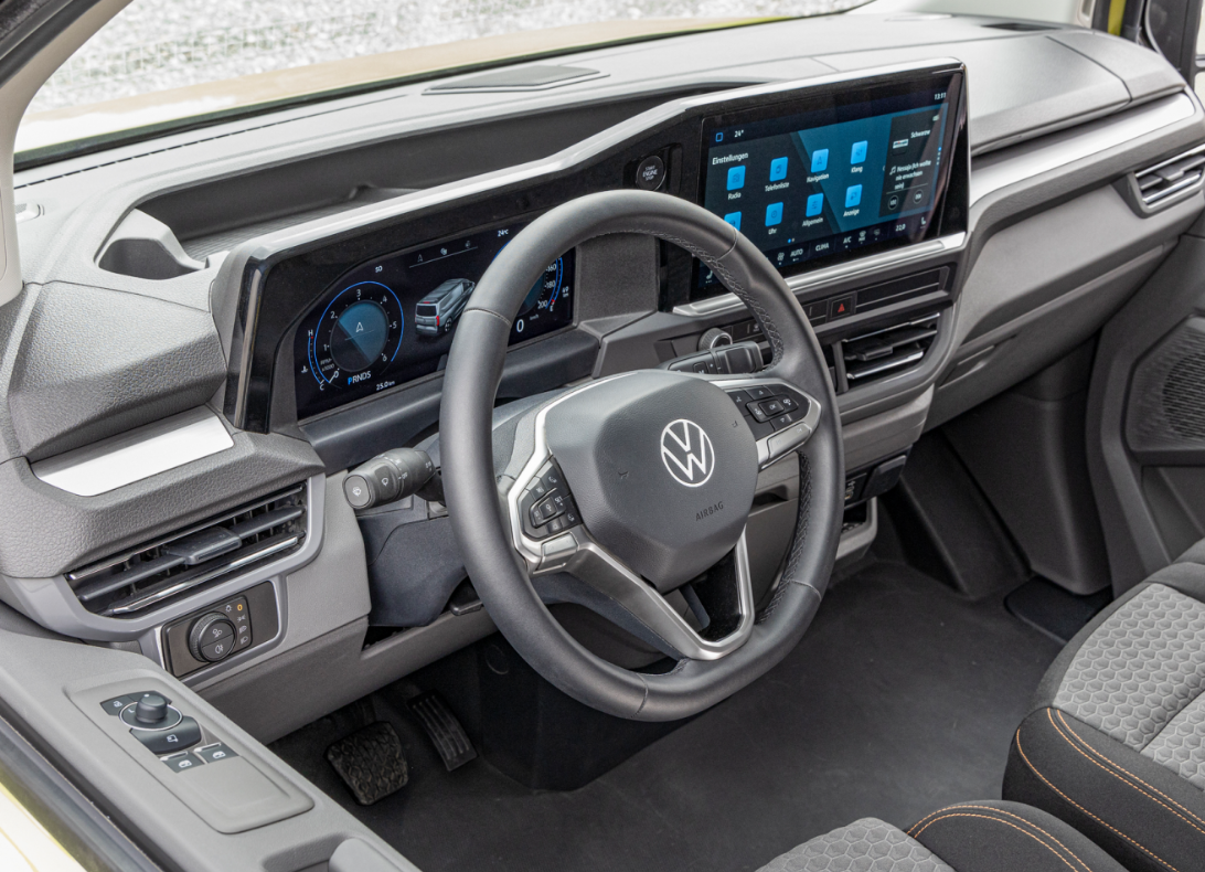 Новий Volkswagen Transporter представили офіційно: усі подробиці про популярний мікроавтобус