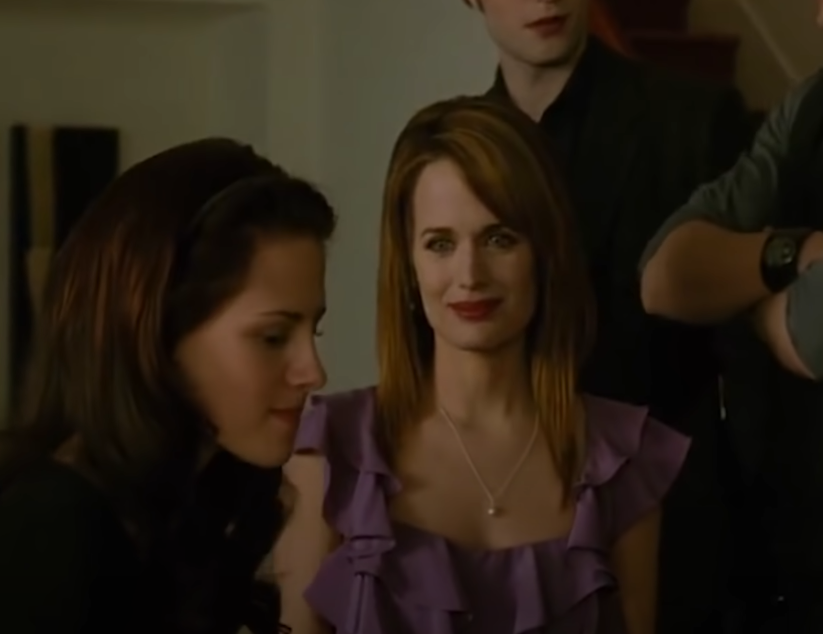 Як зараз виглядає актриса, яка зіграла Есмі Каллен у &quot;Сутінках&quot;. Не старіє, немов вампір (фото)