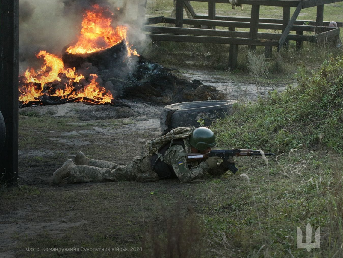 Пастки, розтяжки, колючий дріт. Як українських військових готують до бойових завдань