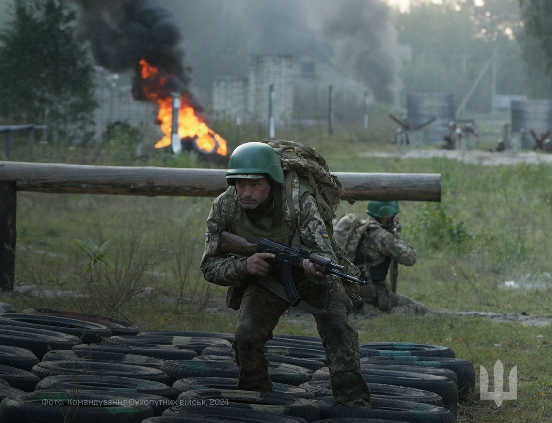 Пастки, розтяжки, колючий дріт. Як українських військових готують до бойових завдань