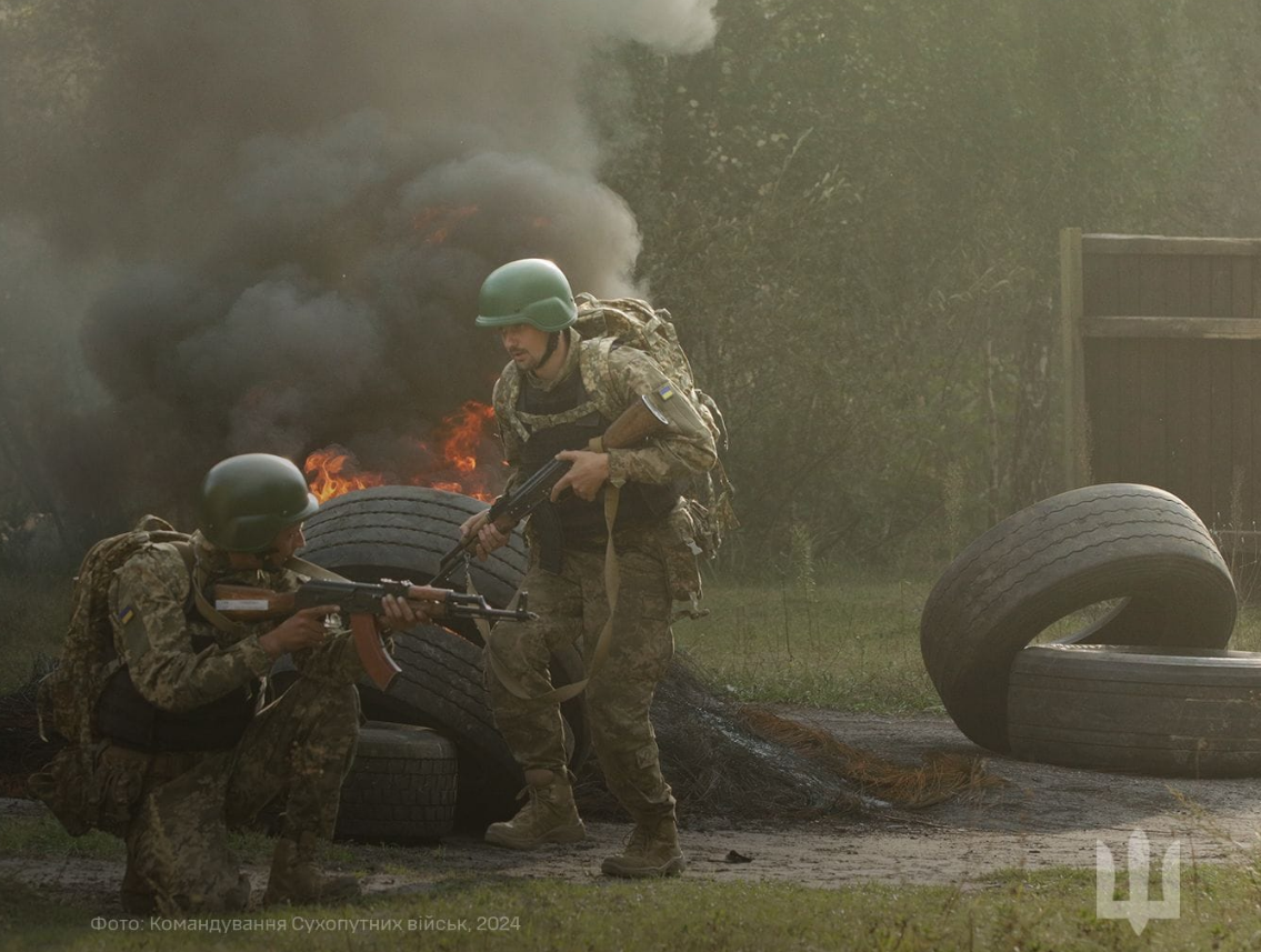Пастки, розтяжки, колючий дріт. Як українських військових готують до бойових завдань