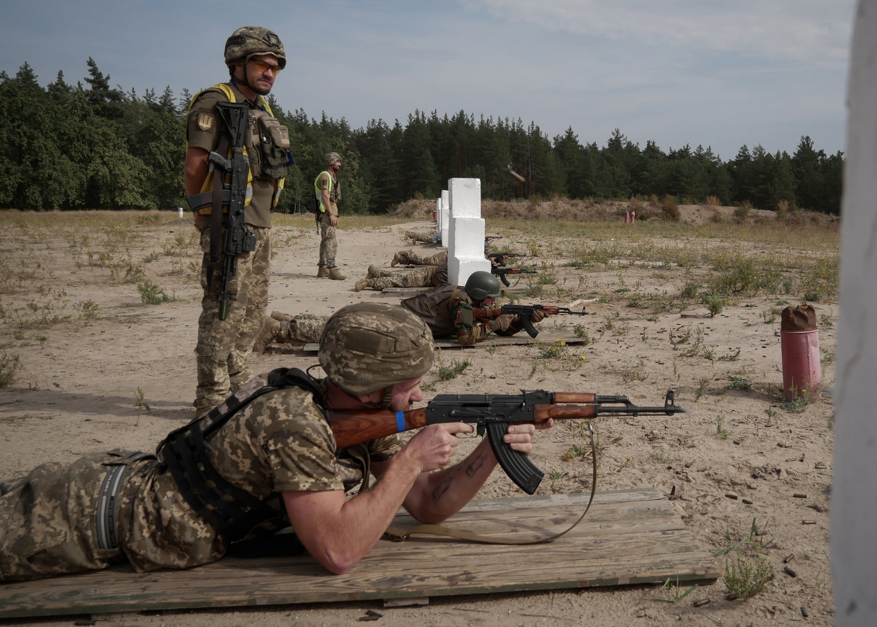 Пастки, розтяжки, колючий дріт. Як українських військових готують до бойових завдань