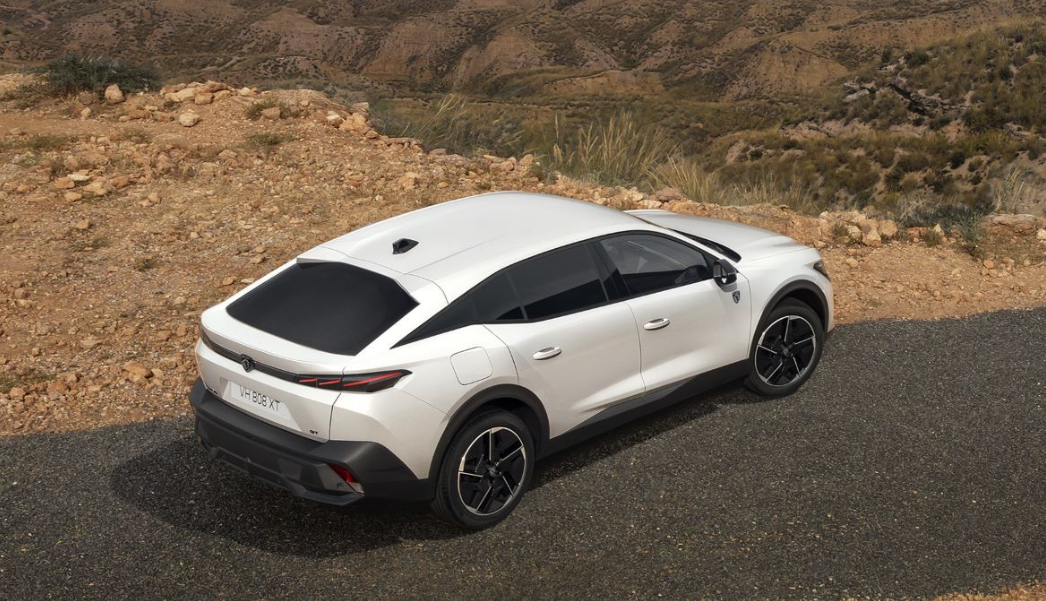 Peugeot офіційно представив електричний кросовер Е-408: названі ціни та характеристики