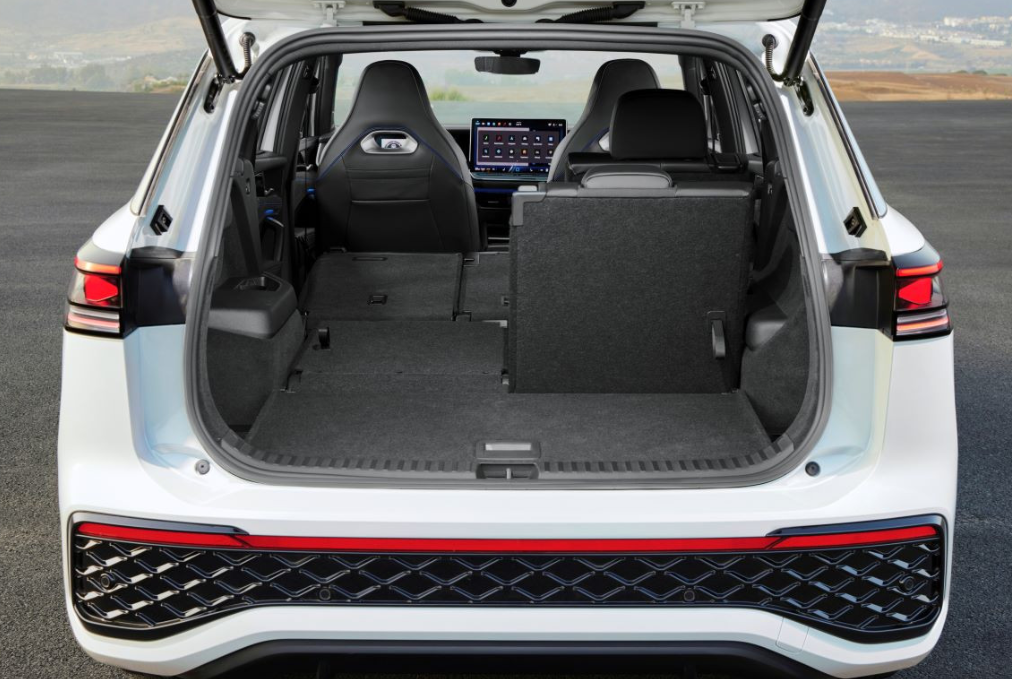 Кроссовер Volkswagen Tayron вышел на рынок Европы: опубликованы цены и характеристики