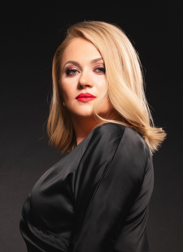 Певица Наталья Бучинская: То, что можно было назвать украинским шоу-бизнесом, долго меня не принимало