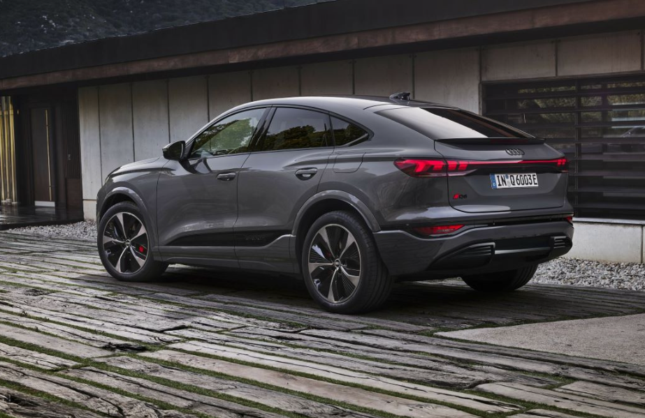 Audi представила полноразмерный электрический кроссовер: названные цены и ключевые фишки