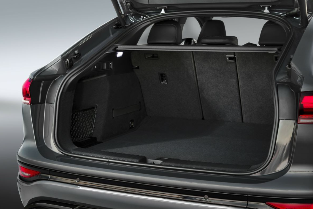 Audi представила полноразмерный электрический кроссовер: названные цены и ключевые фишки