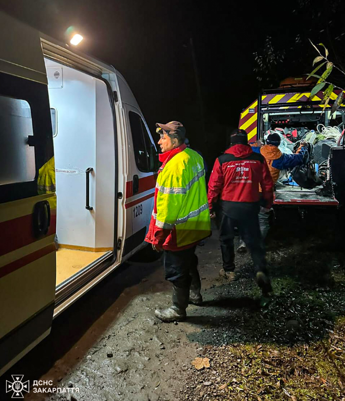 Блукав у горах 10 днів. У ДСНС розповіли неймовірну історію порятунку туриста (фото)