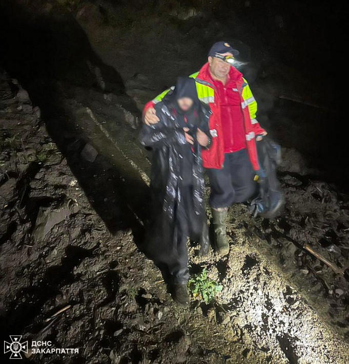 Блукав у горах 10 днів. У ДСНС розповіли неймовірну історію порятунку туриста (фото)