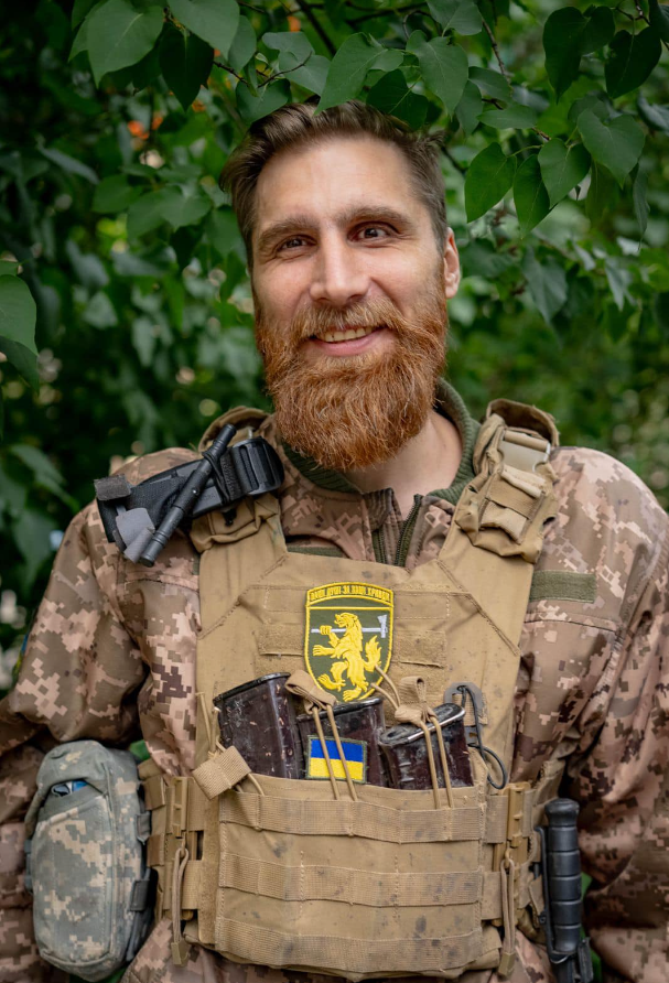 &quot;Пишу от имени тысяч военных&quot;. Что известно о бойце ВСУ и поэте Павле Вышебабе