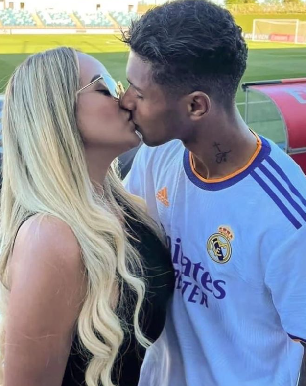 &quot;Нагуляла&quot; от курьера. Девушка звезды &quot;Шахтера&quot; родила от другого, а правду раскрыл ДНК-тест