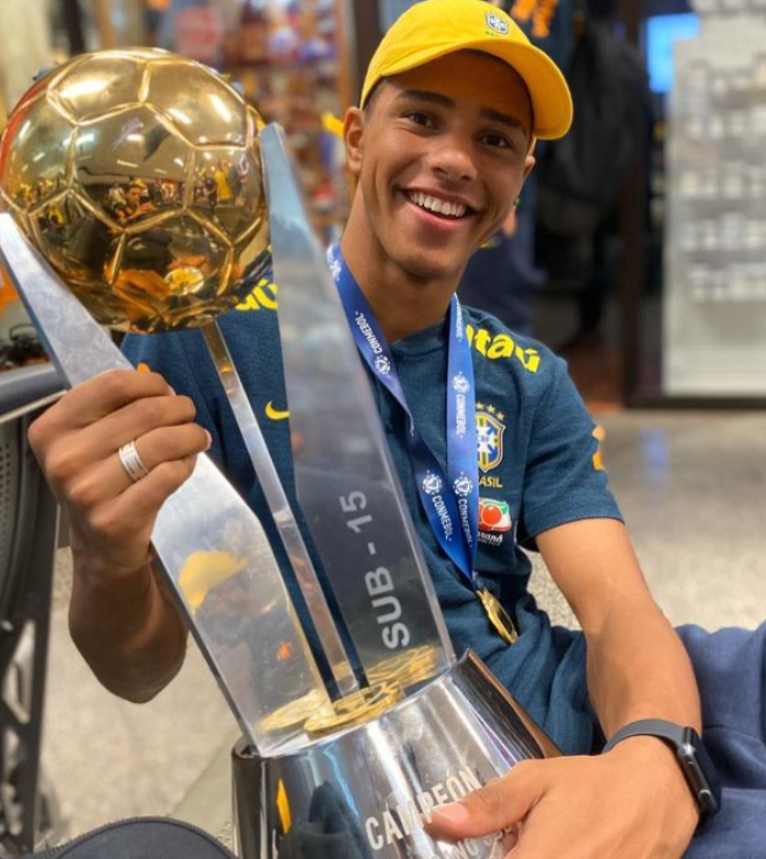 &quot;Нагуляла&quot; от курьера. Девушка звезды &quot;Шахтера&quot; родила от другого, а правду раскрыл ДНК-тест