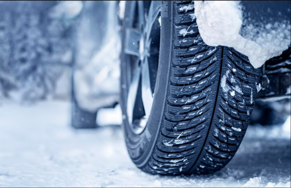 Нужен ли автовладельцу второй комплект шин на дисках: подробности