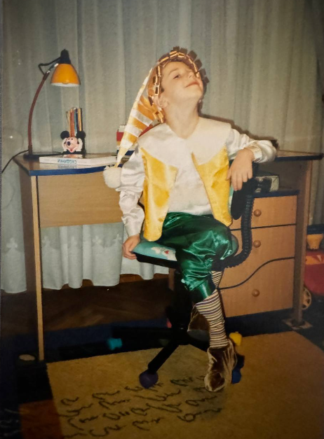 Как Трегубова, Суржиков и другие звезды сериалов выглядели 20 лет назад. Кто-то "пешком ходил под стол"