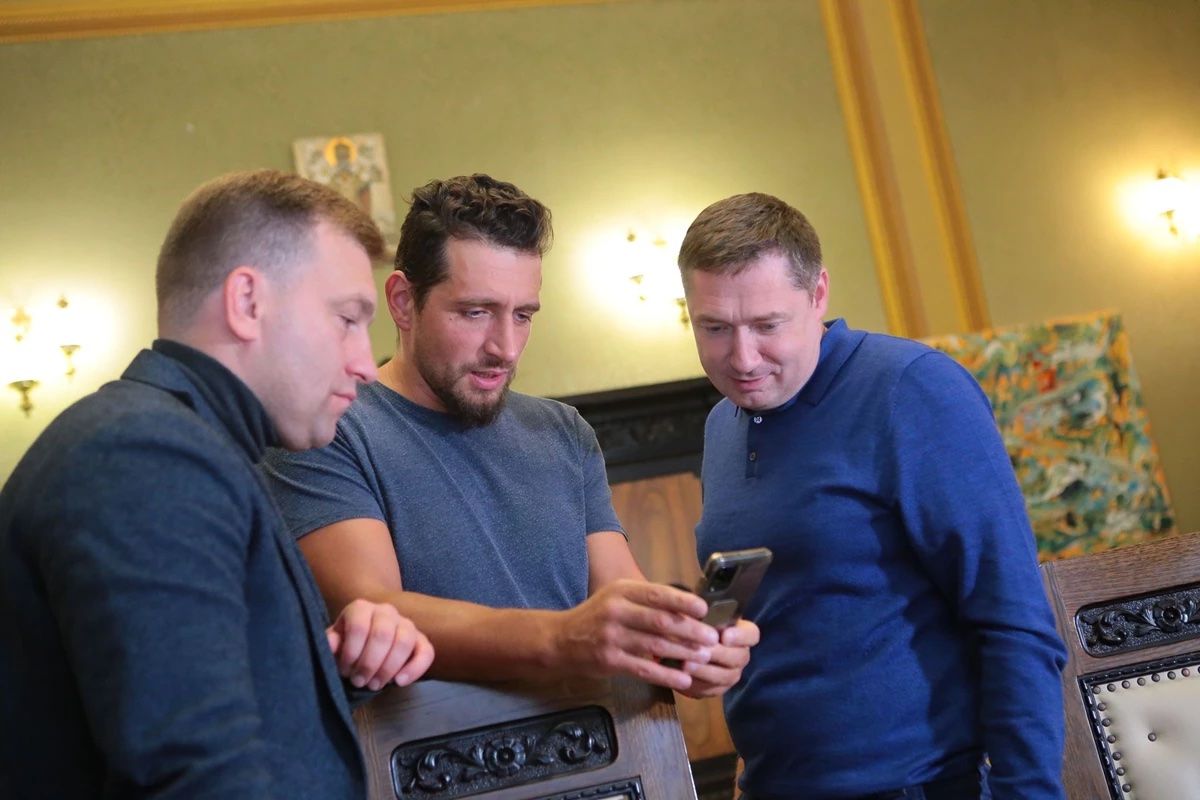 Українець переплив найскладнішу протоку в Ірландському морі і присвятив звитягу ЗСУ