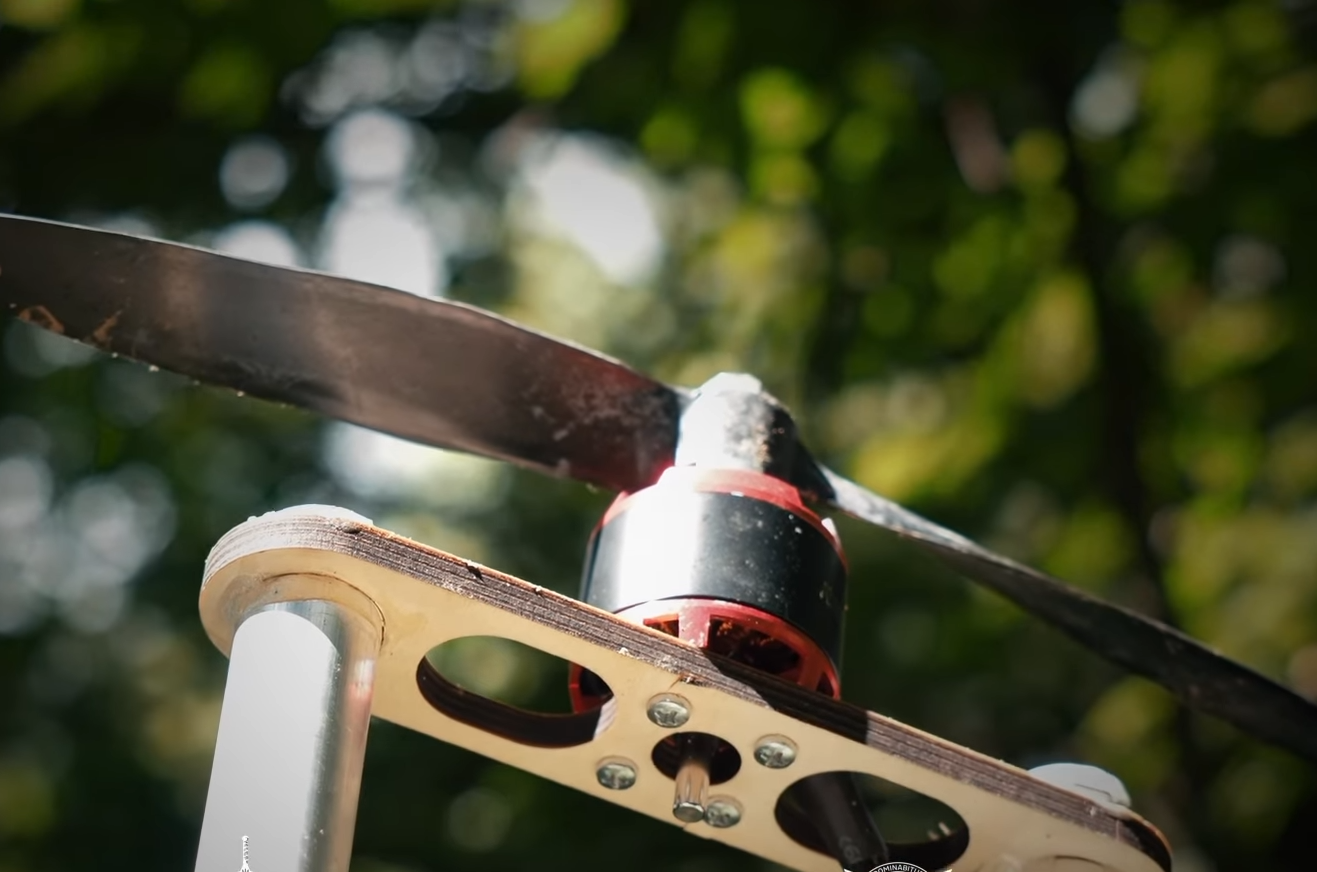 Отключают двигатель за 700 м до цели. В ГУР показали &quot;самопальные&quot; вражеские БПЛА из фанеры