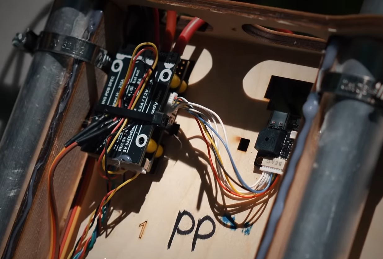 Отключают двигатель за 700 м до цели. В ГУР показали &quot;самопальные&quot; вражеские БПЛА из фанеры