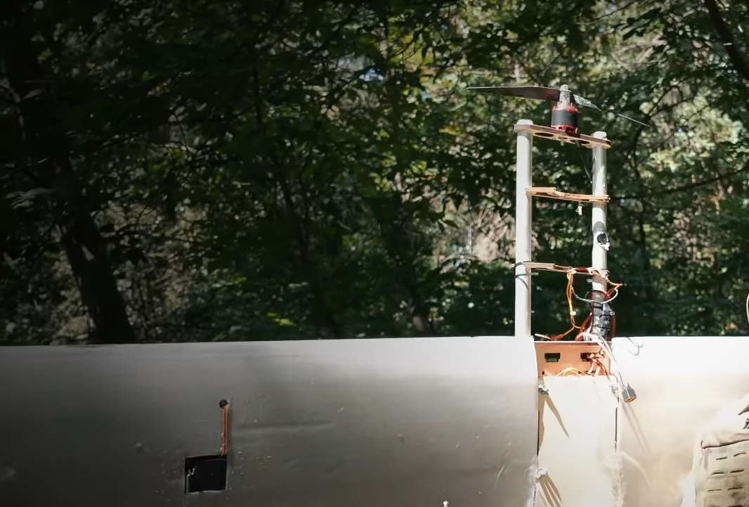 Отключают двигатель за 700 м до цели. В ГУР показали &quot;самопальные&quot; вражеские БПЛА из фанеры