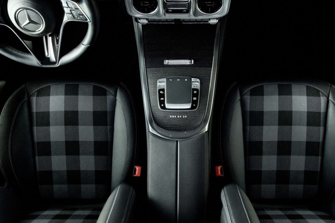 Позашляховик Mercedes-Benz G-Class отримав дві ексклюзивні ретроверсії