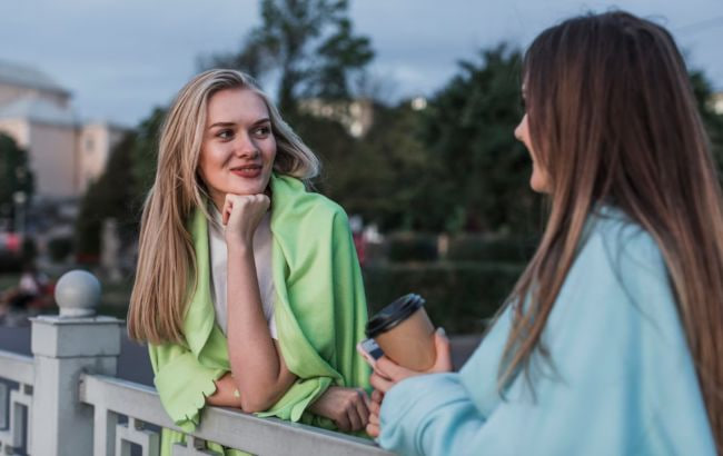 Жадная женщина хотела &quot;кинуть&quot; подругу на деньги, но карма решила иначе: что случилось