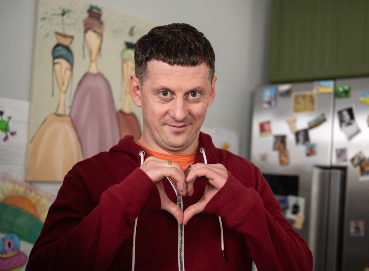 Перевод часов в Украине: известные актеры признались, что об этом думают