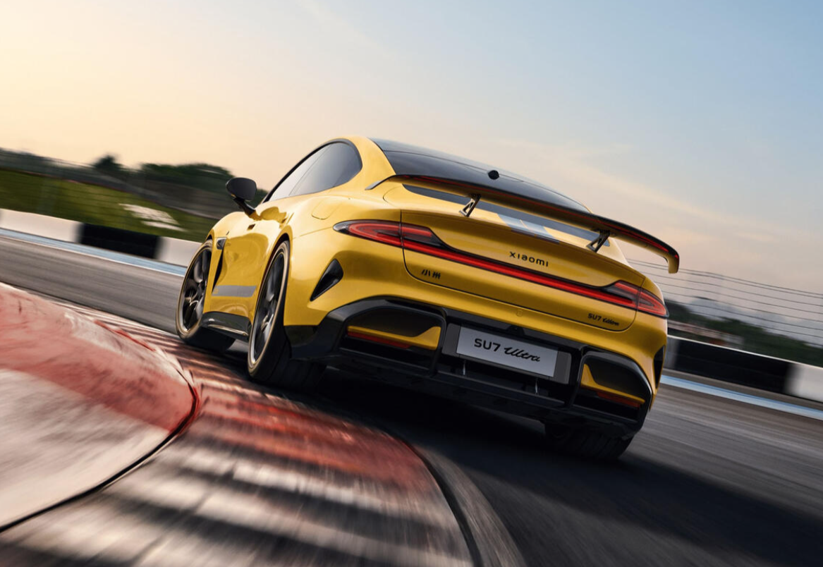 От производителя смартфонов: электрический суперкар Xiaomi раскрыл цены и характеристики