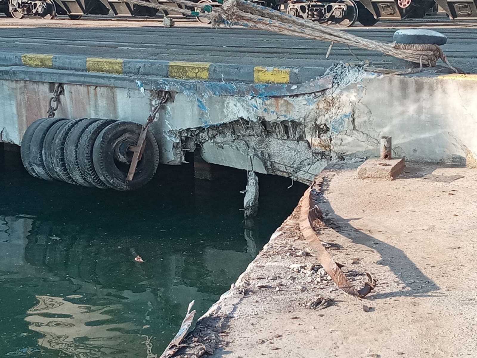 У порту "Чорноморськ" судно врізалося в причал