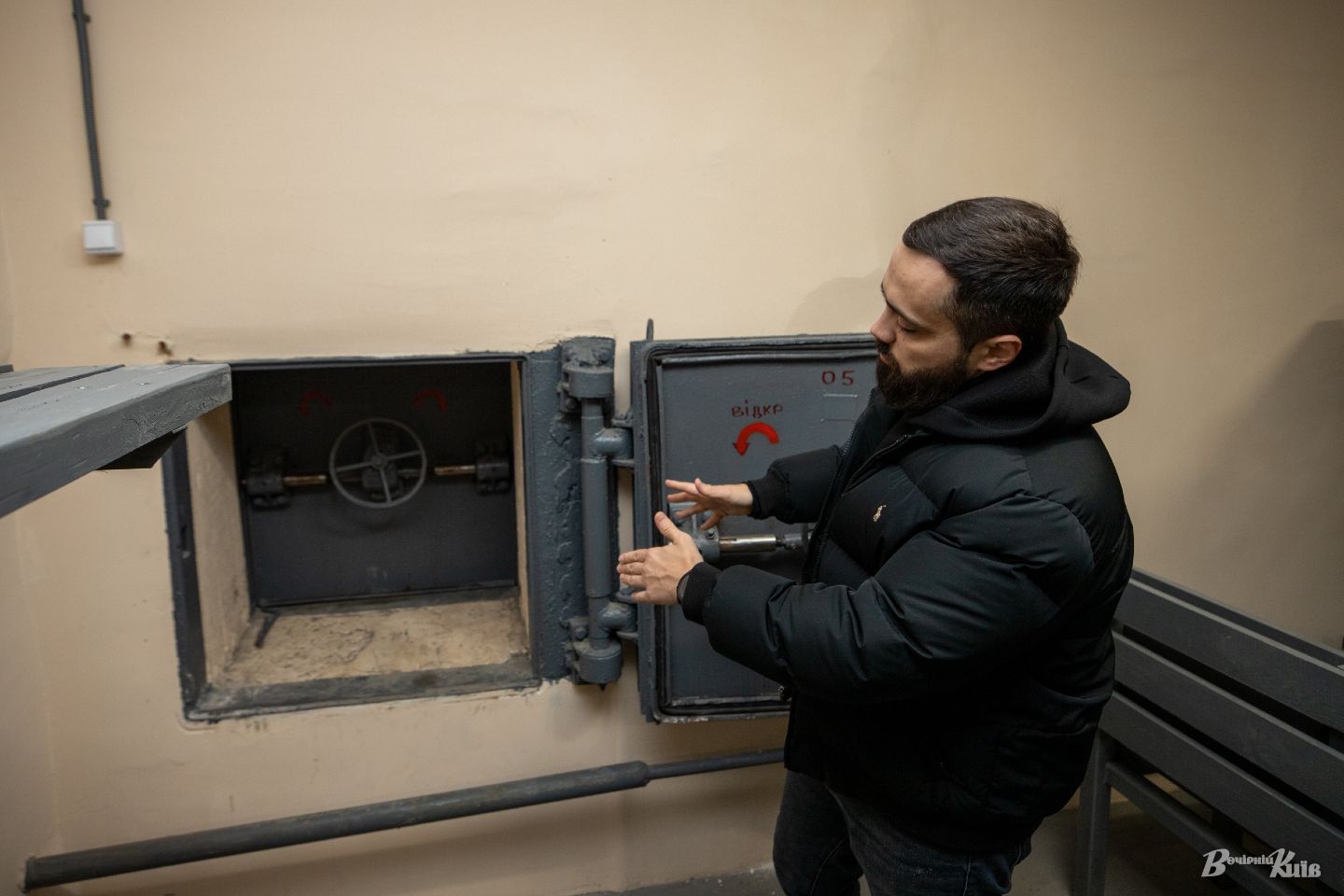 Когда-то был секретным. Смотрите, как выглядит ядерный бункер под Киевом (фото)