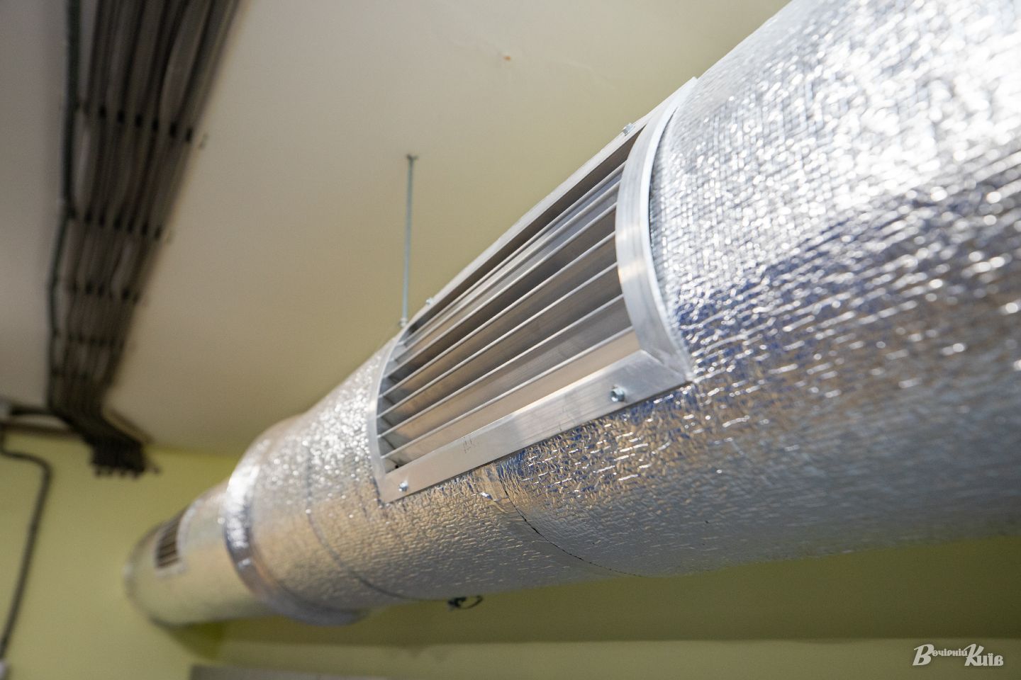 Когда-то был секретным. Смотрите, как выглядит ядерный бункер под Киевом (фото)