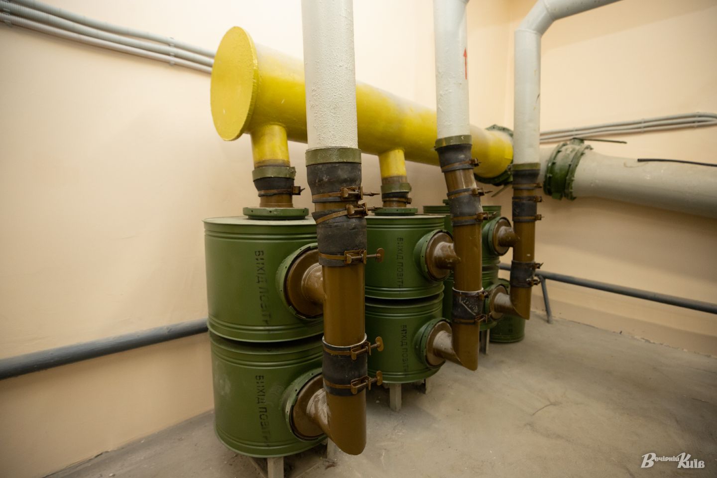 Когда-то был секретным. Смотрите, как выглядит ядерный бункер под Киевом (фото)