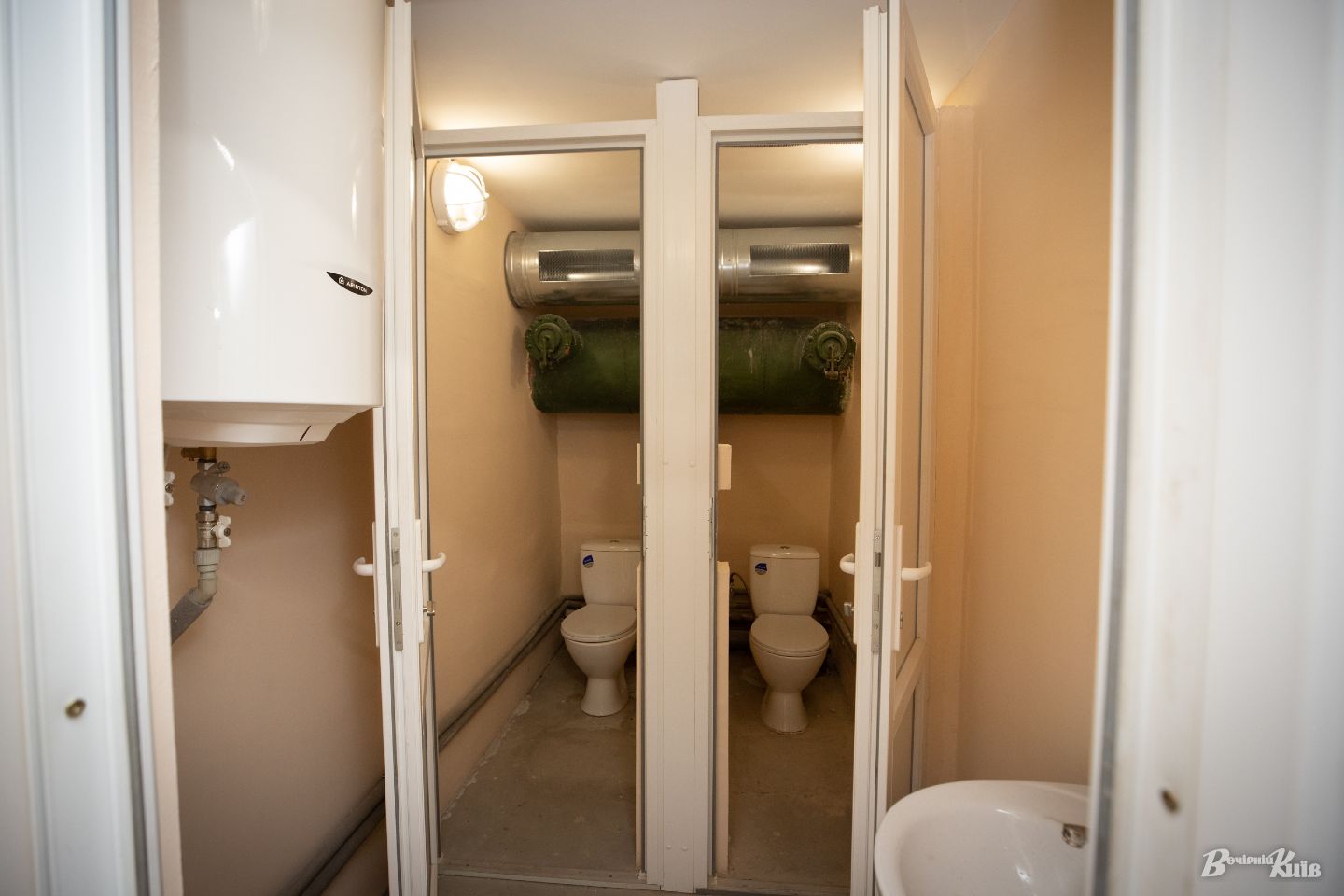 Когда-то был секретным. Смотрите, как выглядит ядерный бункер под Киевом (фото)