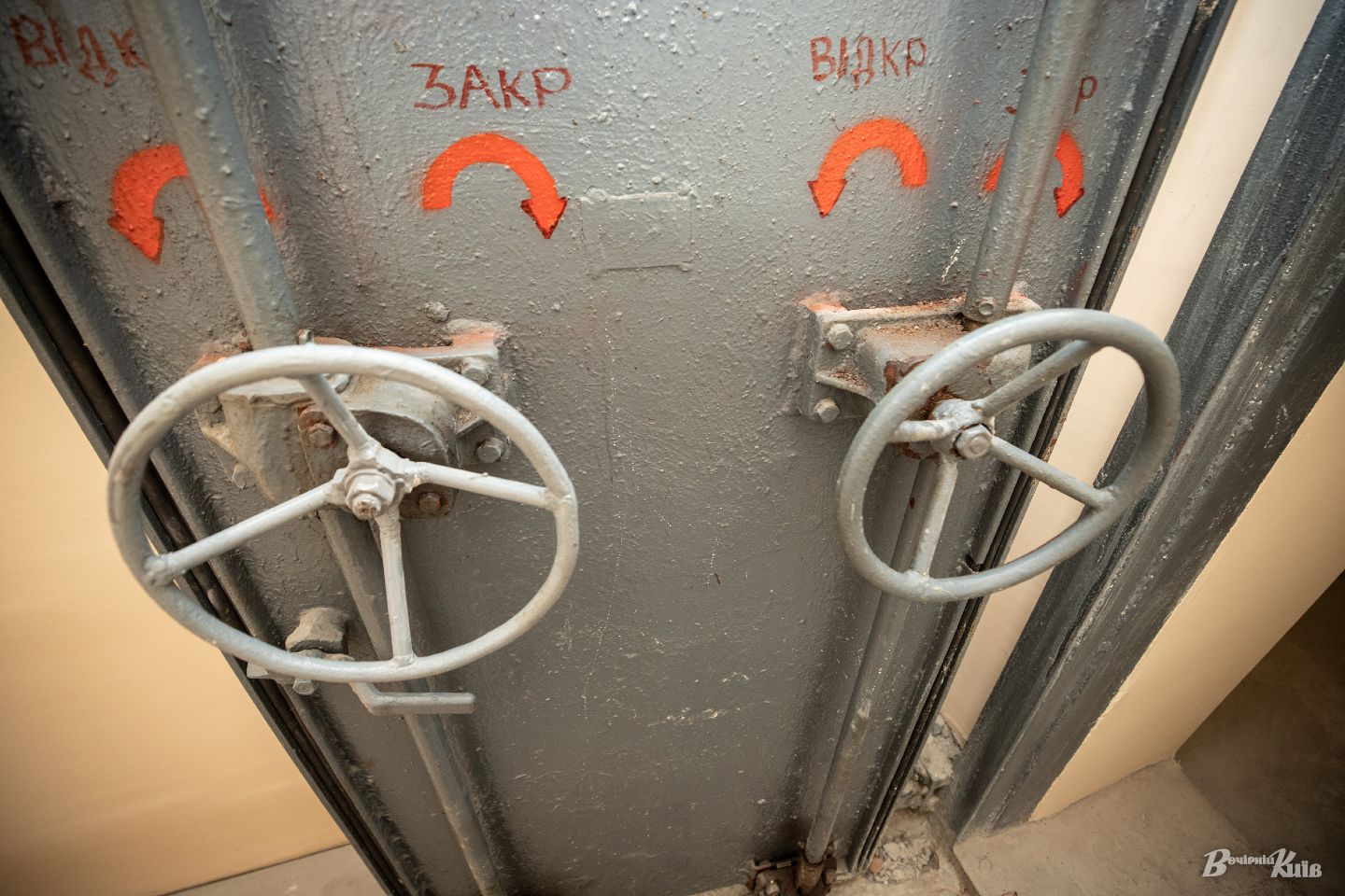 Когда-то был секретным. Смотрите, как выглядит ядерный бункер под Киевом (фото)