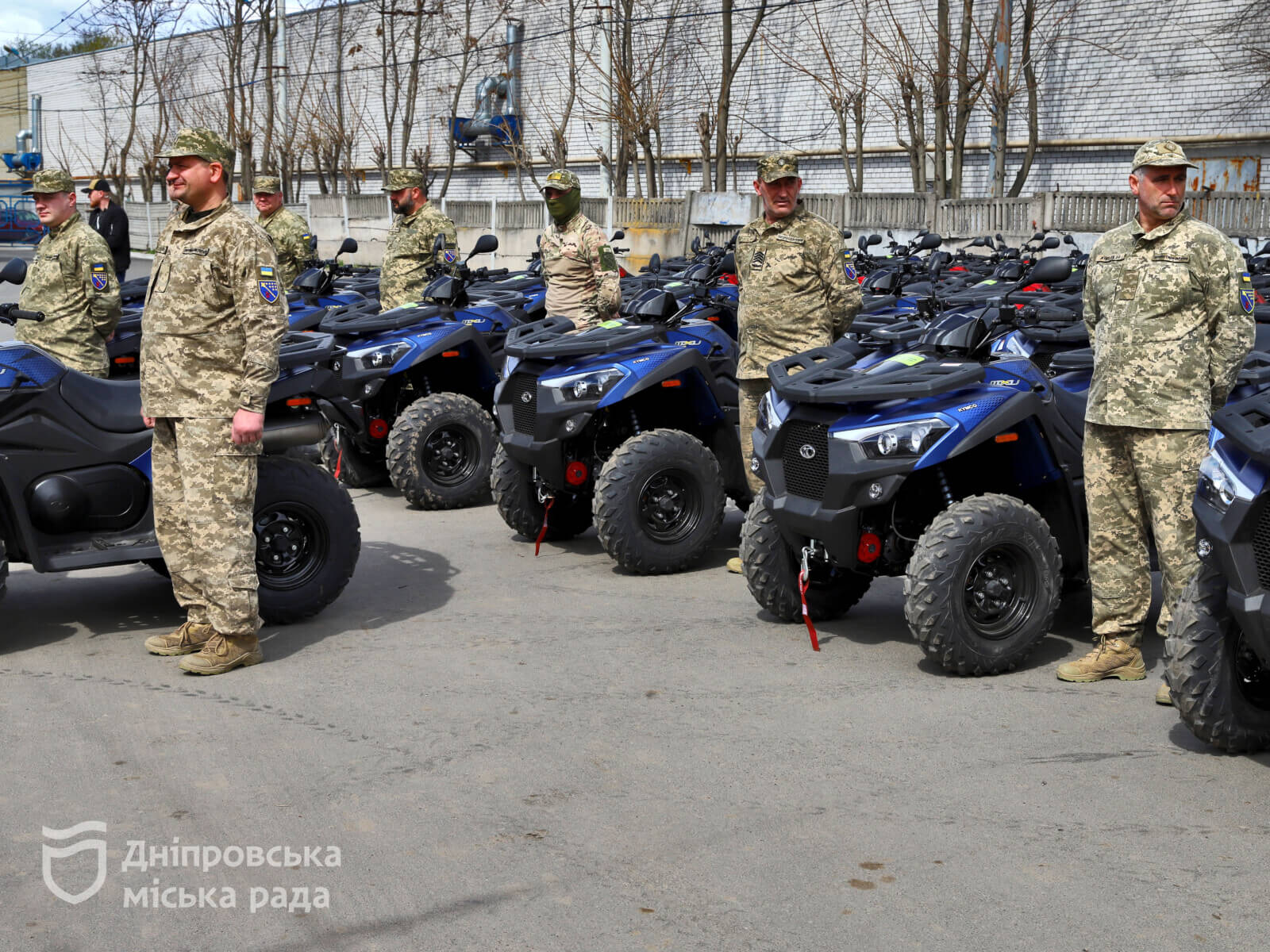 Військові отримали від Дніпра вже сотню нових квадроциклів