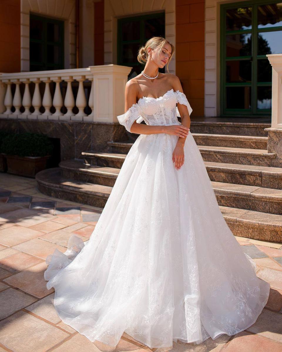 Станьте самой красивой невестой: названы тренды свадебных платьев в 2025 году