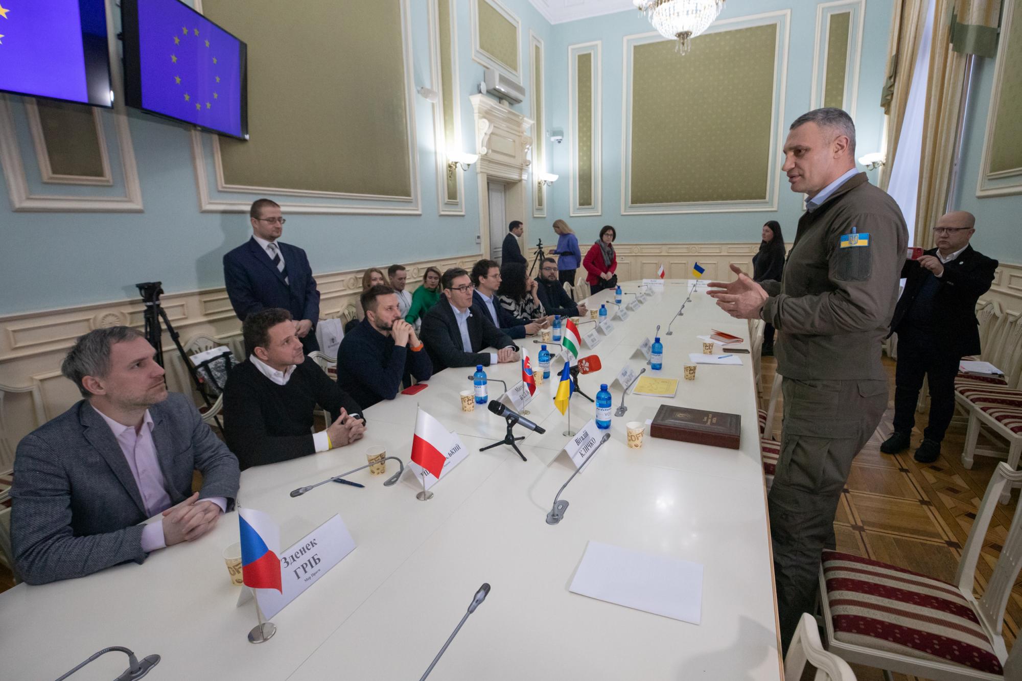 Мери чотирьох європейських столиць, які приїхали в Київ, мають намір і надалі допомагати Києву, - Кличко
