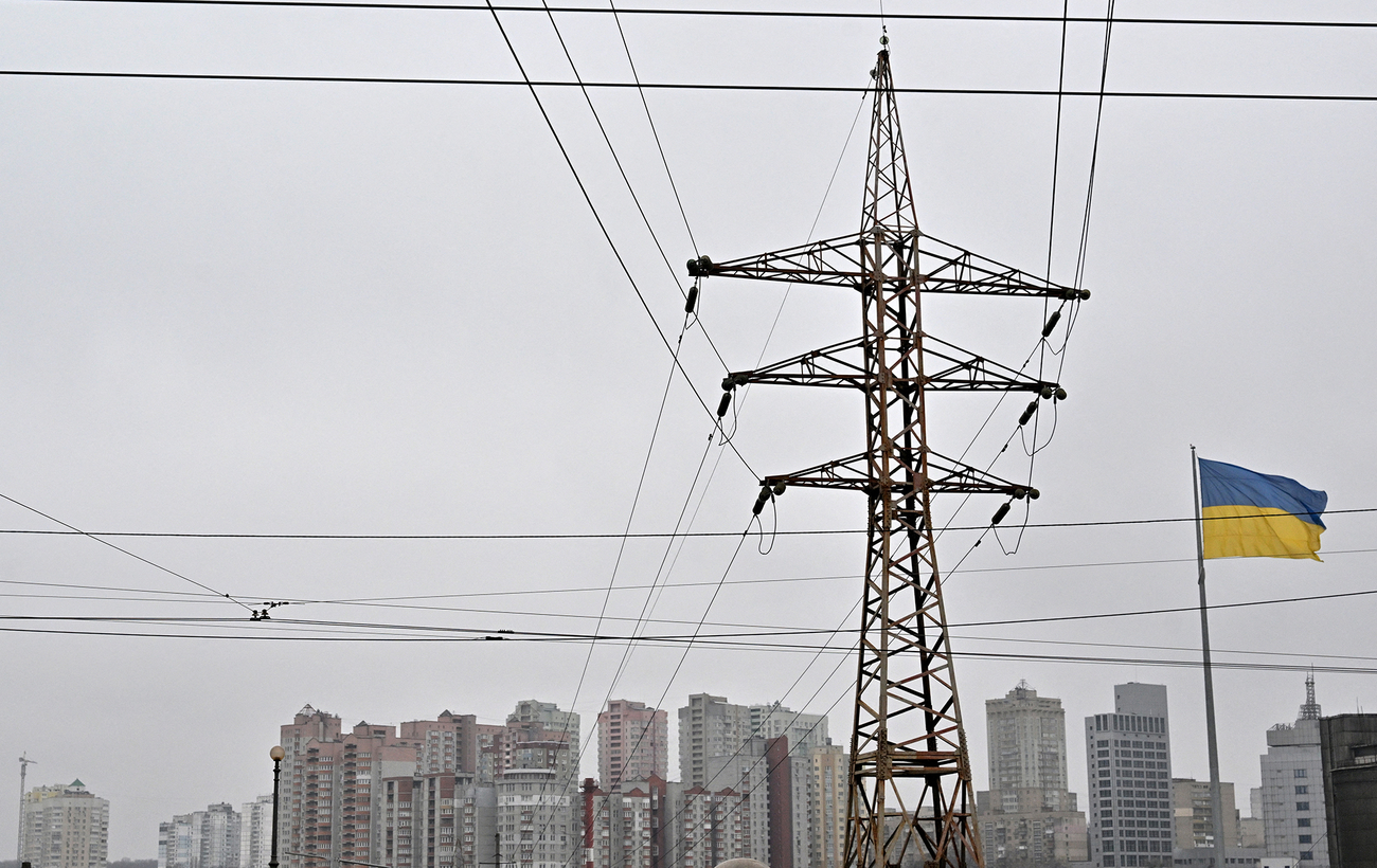 "Володарі світла". Кому належить енергетика України і яка частка у держави