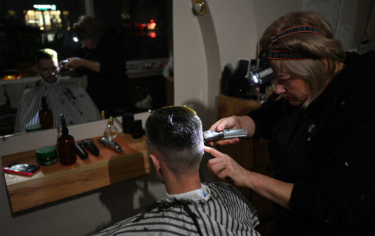 Посилки, OLX і ФОПи: які нові податки Україна пообіцяла МВФ і як це вплине на економіку