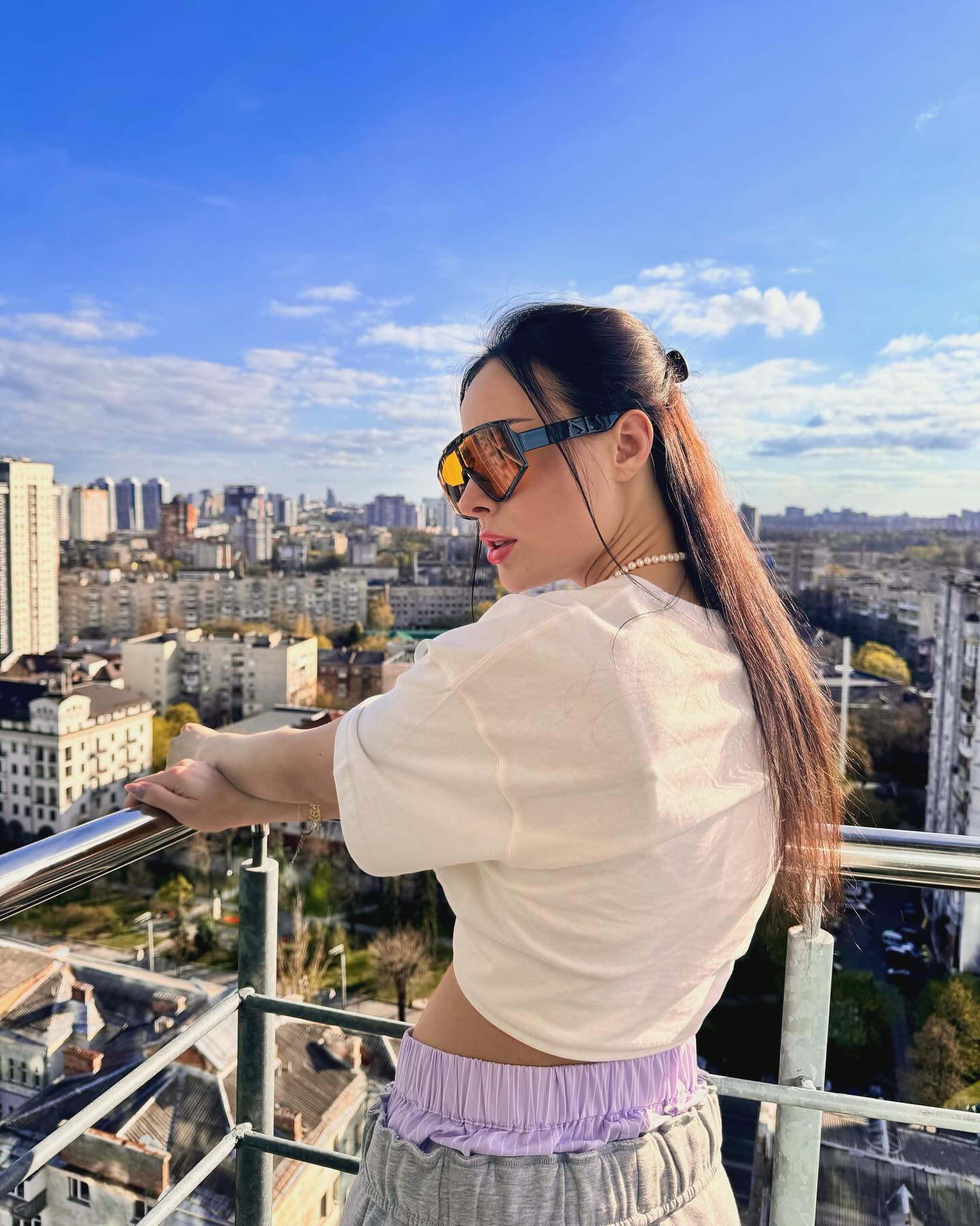 Известная украинская певица объявила о беременности: первые фото с животиком