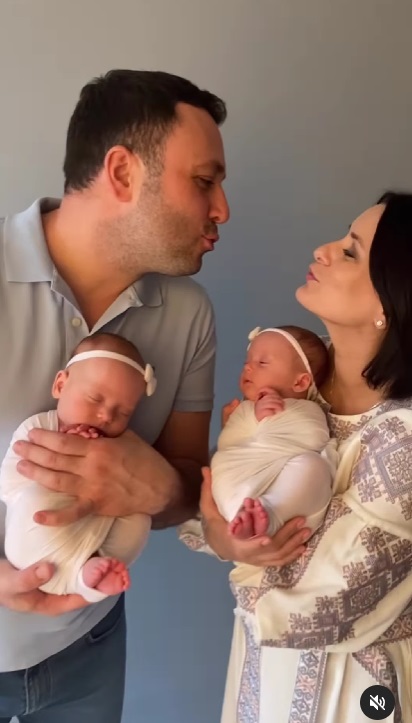 Звезда "МастерШеф" Лиза Глинская показала новорожденных дочерей и рассекретила их имена: трогательное видео