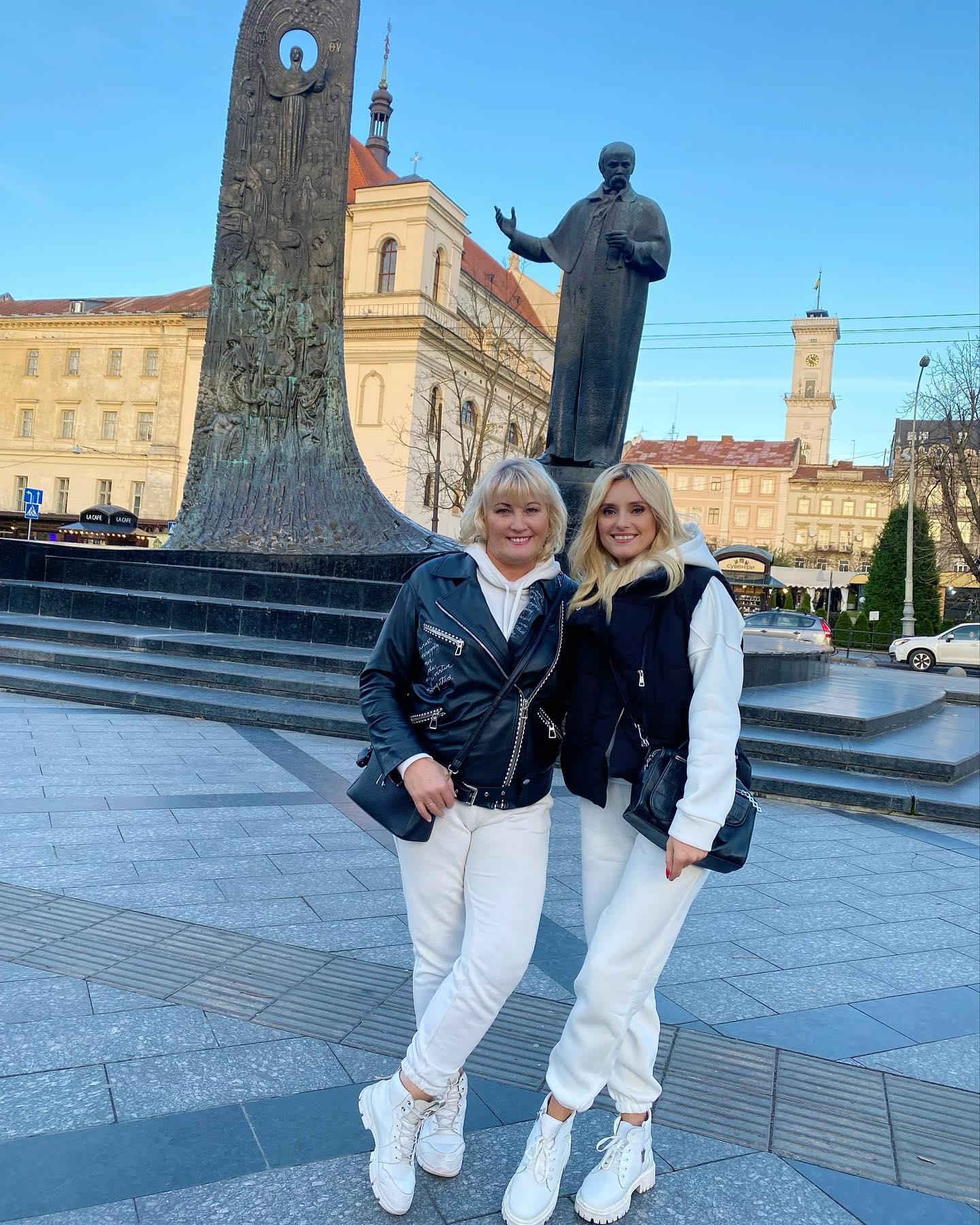 &quot;Красуні, як сестри&quot;. Ірина Федишин поділилася рідкісним фото з мамою