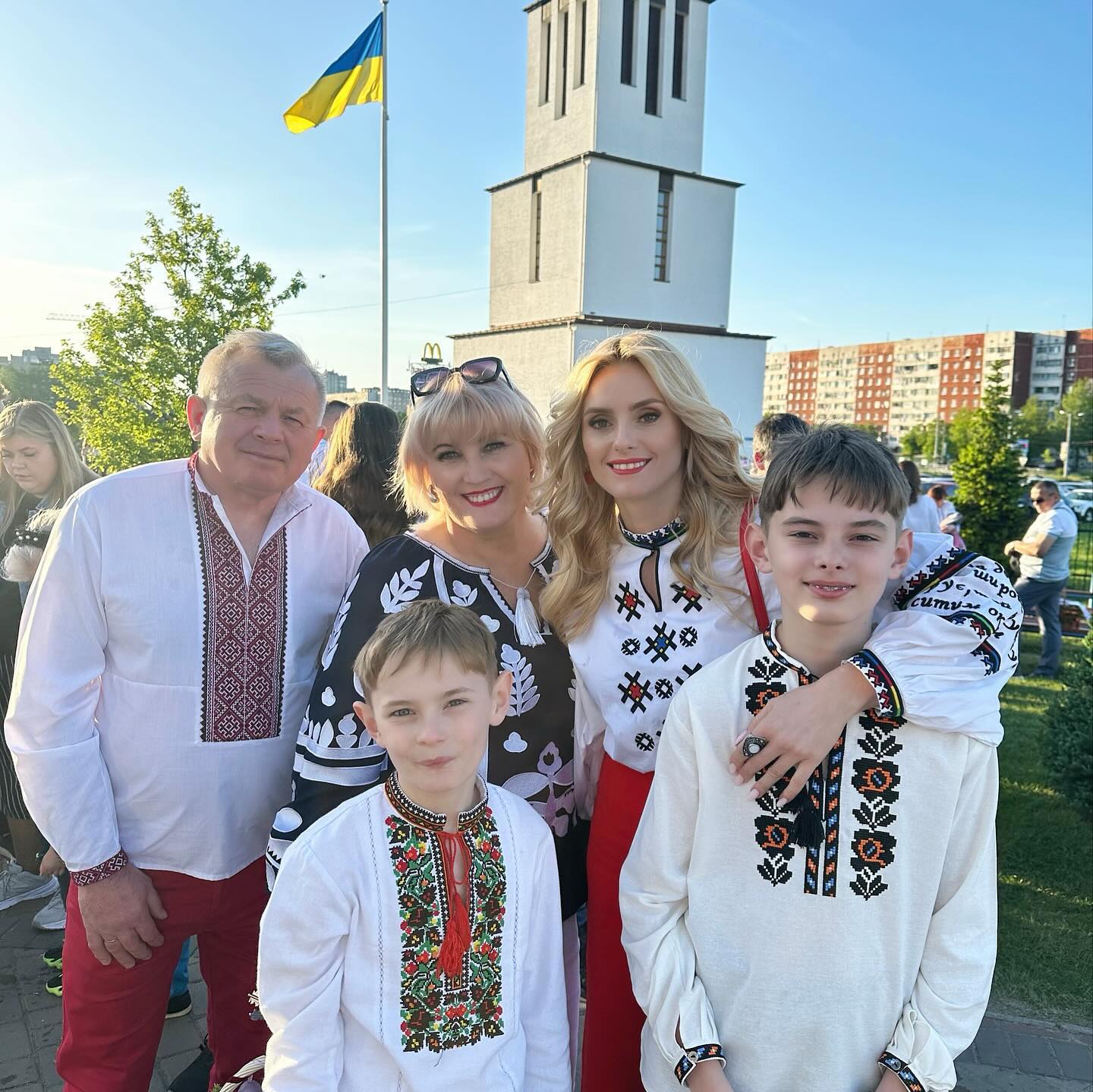 &quot;Мира и небесной поддержки нам всем&quot;. Звезды поздравили украинцев с Пасхой (фото)